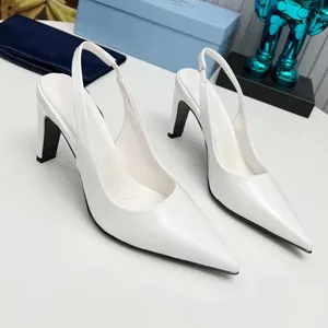 Elegant tjock häl slingbacks kvinnor äkta läder mode fotrem remmen spetsig lyxdesigner klänningskor avslappnad 8,5 cm hög häl sandaler