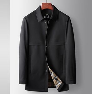 Ny högkvalitativ mäns lyxig mellanliggande version Trech Coat Designer Men Brand England Style Lapel Commerce Leisure Trench Black Jacka Solid Color Man Windbreaker