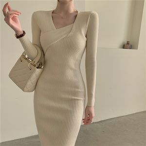 2023 popular autumn and winter core-spun knitted long sleeved dress with V-neck slimming and black mid length slit and buttocks skirt