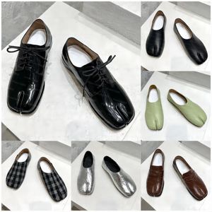 المصمم Tabi متوازي أحذية الرجال womnen تقسيم إصبع القدم الصندل الأزياء الفاخرة Margiela loafer tabi derbies أحذية
