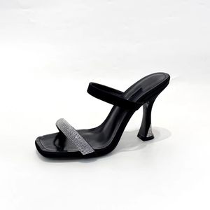 Popüler Kadın Sandalet Ayakkabı Lüks Marka Pompaları Yuvarlak Toe Toe Kadınlar Yüksek Topuklu Siyah Pembe Düğün Partisi