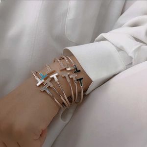 Original märke TFF Silverarmband med imitation Diamond Seven Color White Shell Creative Female Double T Armband