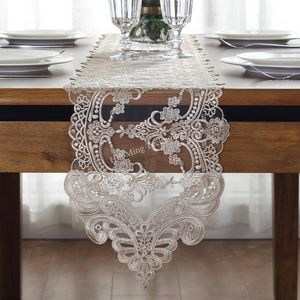 テーブルランナーテーブルランナーホワイトヨーロッパの刺繍糸テーブルフラグテーブルカバーホローレースコーヒーロングコーナーファッションウェディングデコレーション230408