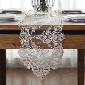 Table Runner Table Runner White Europeu Bordado Bandeira da mesa Tabela Tampa da mesa de renda oca Coffee Long Corner Fashion Wedding Decoration 230408