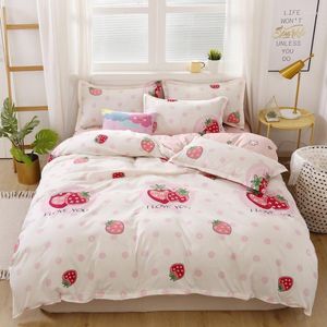 Set di biancheria da letto Ti amo Set rosa Copripiumino coreano super morbido Lenzuolo con stampa Dot Sweet Fragola Biancheria da letto Ragazza carina Letto