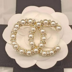 Letters Brooch Luxury Brand Design Women Brooches Pearl Suit Pin Jewelry Clothing Decoration High Quality Accessories
