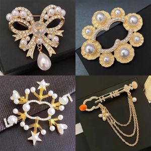 Christmas Gift Brooches Designer Pin Brand Letter Brooch Pins High Quality Gold Plated Sier Inlaid Crystal Pearl Classics