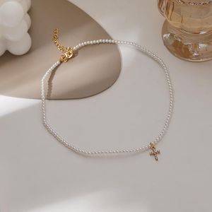 Pendant Necklaces Vintage Pearl Cross Chain Choker Necklace For Women Creative Rhinestone Gold Color Clavicle Korea JewelryPendant