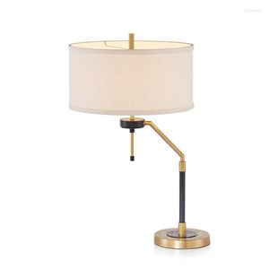 Lampy stołowe projektant postmodernistycznych amerykańskich prostych studiów sypialni czytanie przyłapanego tkaniny pokrywki miedzianej lampa biurka