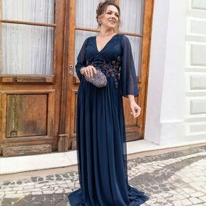 Blu navy vintage profondo scollo a V taglie forti abiti per la madre della sposa maniche lunghe chiffion economici lunghezza del pavimento abiti da sera africani drappeggiati pieghettati in pizzo decorato vita