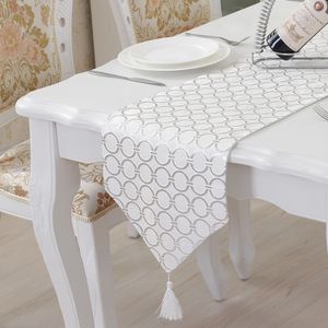 Bordslöpare Modern Round Table Runner Gold and Silver European Custom Brodery Table Runner som används för bröllop El Family Dinner Table Decoration 230408