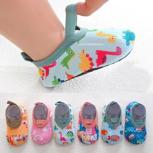 Primi camminatori Ragazzo Bambini Spiaggia Sport acquatici Scarpe da ginnastica Bambini Nuoto Aqua Scarpe a piedi nudi Neonata Surf Pesca Immersioni Pantofole da esterno per interni 231109