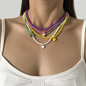 Halsband, bunte Perlen-Halskette, Boho-Liebes-Herz-Anhänger, handgefertigter Schmuck für Frauen und Teenager-Mädchen