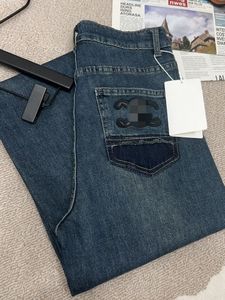 Nuovi jeans da donna di design di lusso con logo in pelle anteriore e posteriore Pantaloni a gamba dritta blu scuro Pantaloni casual alla moda