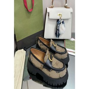 Tasarımcı Ayakkabı Kadın Markalı G Mektup Elbise Ayakkabı Sonbahar Bahar Kadınlar İngiliz Tarzı Arı Snake Tiger Loafers Platform Platform Ayakkabı Deri Kare Yuvarlak