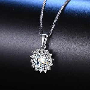 Hängen boeycjr 925 Silver Sun Flower 0.6CT F Color Moissanite VVS Elegant Wedding Pendant Necklace for Women Jubileum Present