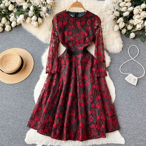 Abiti casual Rosso A Line Primavera Estate Stampa Flower Holiday Vacation Dress Runway Women Turltneck Stampa floreale Bow Sashes Long Maxi Vestidos 2023