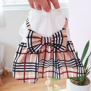 Vestuário para cães 1 peça de roupas para animais de estimação cão primavera / verão fino clássico café liso branco estudante arco uniforme pequeno e médio cão vestido de princesa 231109