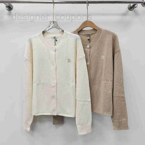 Kadın Sweaters Tasarımcısı Lüks Nanyou Giyim Mm Miao Aile Örgü Erken Sonbahar Yeni Hardigan İnce Sweater Mektubu İşlemeli Ceket FF0E