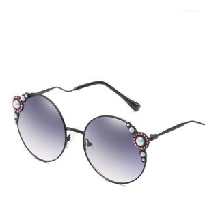 Sonnenbrille Frauen Mode Runde 2023 Übergroße Perle Spitze Rahmen Gebogen Brillen Beine Shades Gafas Sonnenbrille Frauen1