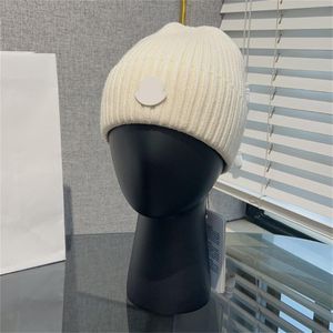 Marka Klasik Sınırsız Tasarımcı Beanie Hediye Erkek ve Kadın Örme Mektubu Yüksek Kaliteli Kış Şapkası Açık Kayak Kulağı