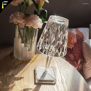 Bordslampor Touch Lamp Creative USB Interface Acrylic Atmosphere Bedroom Bedside Italian Instagram Style Night Light Home Decor