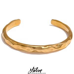 Armreif Yhpup Minimalistische Goldfarbe, anlaufgeschützt, modischer Edelstahl-Armreif, Metallstruktur, einfacher offener Charm-Armbandschmuck 231109