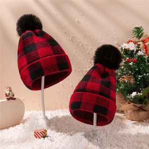 Berets ao ar livre crochê gorro chapéus para mulheres crianças malha hairball xadrez chapéu de natal senhora feminino gorros bonés mais quente boné casual