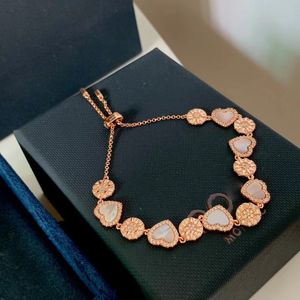 Luxo Uma marca amor coração pulseira designer para mulheres charme pérola elegante corações rosa diamante turquia tênis prego professores pulseiras jóias