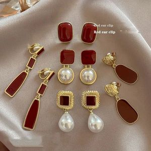 Stud Yamega Korean Fashion Red Ear Clip på örhängen för kvinnor Kvinnliga uttalande Vintage Fake Utan Hole Pearl Earring Trendy Jewelry 231109