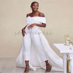 Neue Jumpsuit-Brautkleider für die Braut, schulterfrei, Überrock, Zug, afrikanisch, Nigeria, Country-Brautkleider 2024, perlenbesetzt, rückenfrei, Boho-Strand-Robe, Mariage