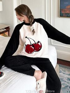 Kadın pijama txii Sonbahar ve Kış Kiraz Baskılı Yumuşak Pijamalar Uzun Kollu Kalın Sıcak Dış Giyim Yarım Kadife Ev Kıyafetleri