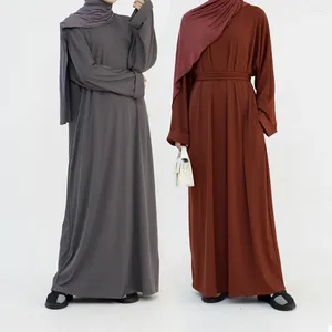 民族衣類特大の固体の長袖イスラム教徒のローブ2023秋の冬の七面鳥アラブカジュアルデイリーレディースルーズプレーン女性のドレス