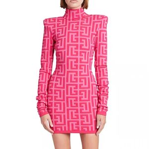 Rosa vermelha nova personalidade de alta qualidade feminina sexy vestido de quadril apertado tricô padrão geométrico de malha jacquard de mangas compridas vestidos bodycon com zíper