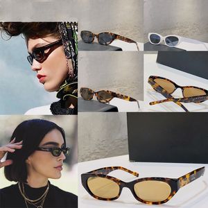 Womens Fashion Oval Frame Cat Eye Solglasögon Lyxig 3D -bokstavspegelben Retro stor ram Stereo solglasögon med rotektfodral