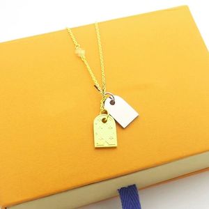 Collana di marca di lusso V Collana con doppia etichetta Collana con ciondolo a forma di fiore Regalo di compleanno per feste di moda da donna Collana di gioielli in oro 18 carati di alta qualità