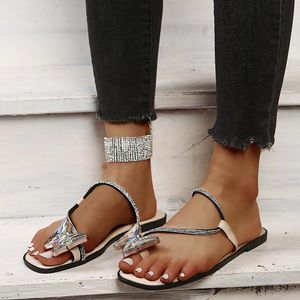 Sandalet 2023 bayanlar düz kelebek dekorasyon plaj ayakkabıları yaz açık slip-on terlik