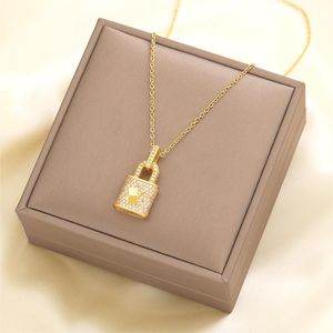 18K Rose Gold Par Lock Pendant Ins With Diamonds Monogram Halsband Designer Personlig lyx Alla hjärtans dagsmycken
