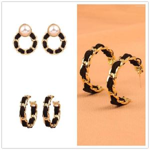 Brincos de garanhão de couro preto Moda dourada de cor aberta 2023 Jóias Ear Studs Acessórios Mulheres Party Gift Wholesale