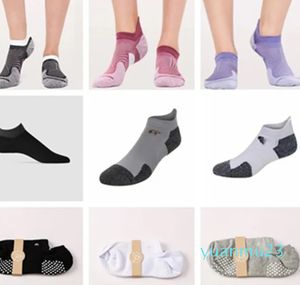Socks Women's and Men's Cotton Wild Classic Breathable Stockingsブラックホワイトミックスとマッチスポーツフィットネス