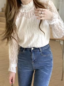 Kadın bluzları beyaz dantel kadınlar sonbahar zarif yarım yüksek yaka örgü gömlekleri kadın Kore moda tatlı görme alt gömlek gör
