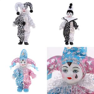 Dockor 9 tum porslin Smiling Clown Doll Wearing Outfits Funny Harlequin Circus Props Halloween Juldekoration Barngåvor 231109