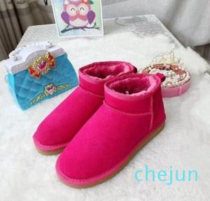 Mini snow boot Soft comfortable Sheepskin keep warm boots with Box card dustbag Beautiful gifts Classic Casual boots