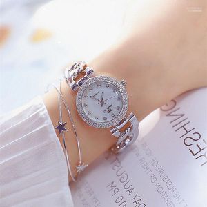 Avanadores de punho Mulheres relógios 2023 Business Silver Quartz Watch Ladies Top Wrist Lady Girl Relógio Relógio Feminino Moun22