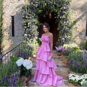 Vintage Long Taffeta Pink Prom-klänningar med Bow A-Line Customgjorda stropplösa Ruffled Sweep Train Party Dress Maxi Formella aftonklänningar för kvinnor