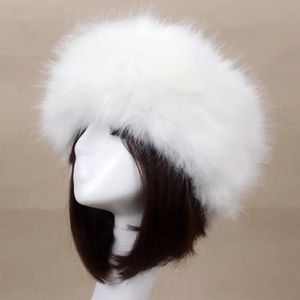 Czapki czapki czapki Naturalne lis futra Fuffy Women Hairband Hat Solidny kolor Faux Rosjan Grube ciepłe czapki puste górna czapka na chustkę na głowę 231109