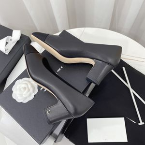 2023 s Sommerdesignerinnen Frauen Sandalen, Markennamen mit hohem Leder mit Flachheuchen mit echten Lederdicke-Slip-on-formelle Schuhe, modisch elegant bequem