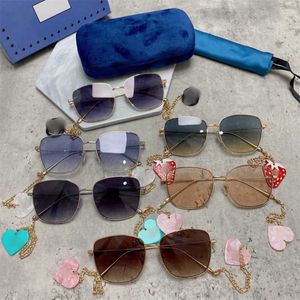 Óculos de sol do Top Mulheres Designer de moda Metal Square Frame Chain Glasses Sunglasses Love Strawberry Pingente Sunglasses G1030