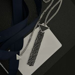 Novo designer colar clássico charme p-letra colar pingente feminino colar triângulo invertido pingente de diamante luxo tesouro presente do dia dos namorados