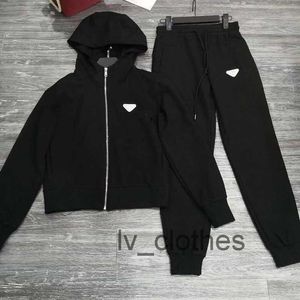 Zweiteiliger Jogger für Damen, Sportswear 2023, Top-Designer-Markenbekleidung, Damen-Hoodie und Hose, Damen-Outdoor-Freizeitkleidung, zweiteiliges Set, Straßenkleidung für Mädchen